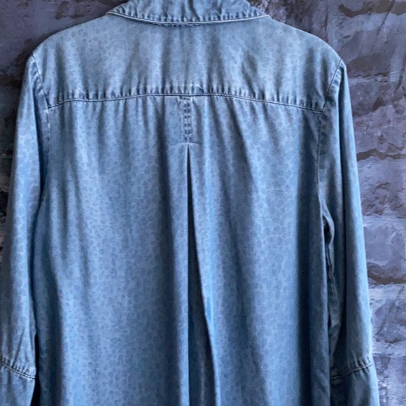 Bella Dahl Animal print Chambray Denim look button up Shirt - Picture 9 of 9